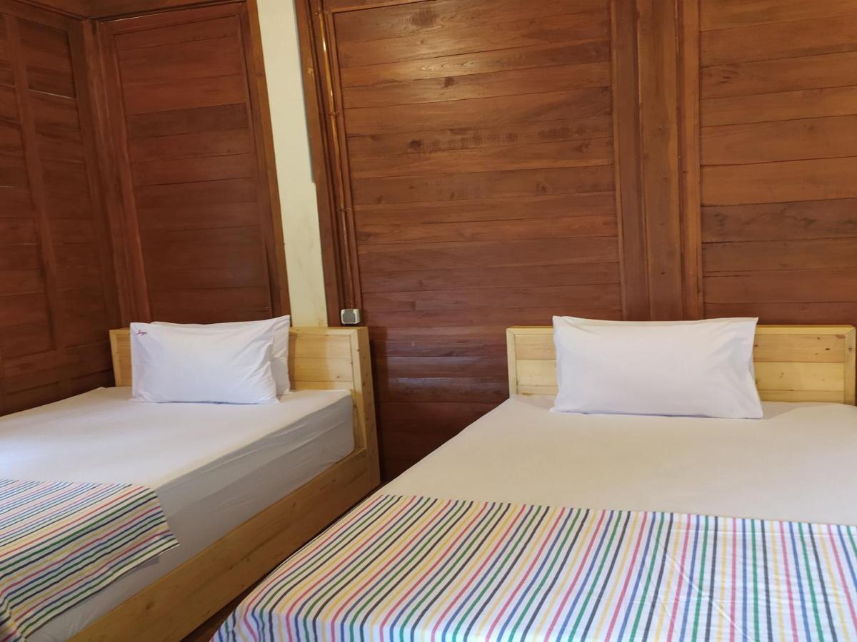 Seger Nusantara Hostel Kalisat Bagian luar foto