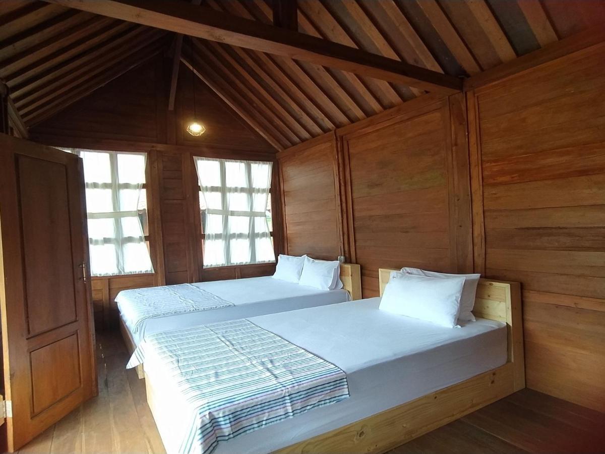 Seger Nusantara Hostel Kalisat Bagian luar foto