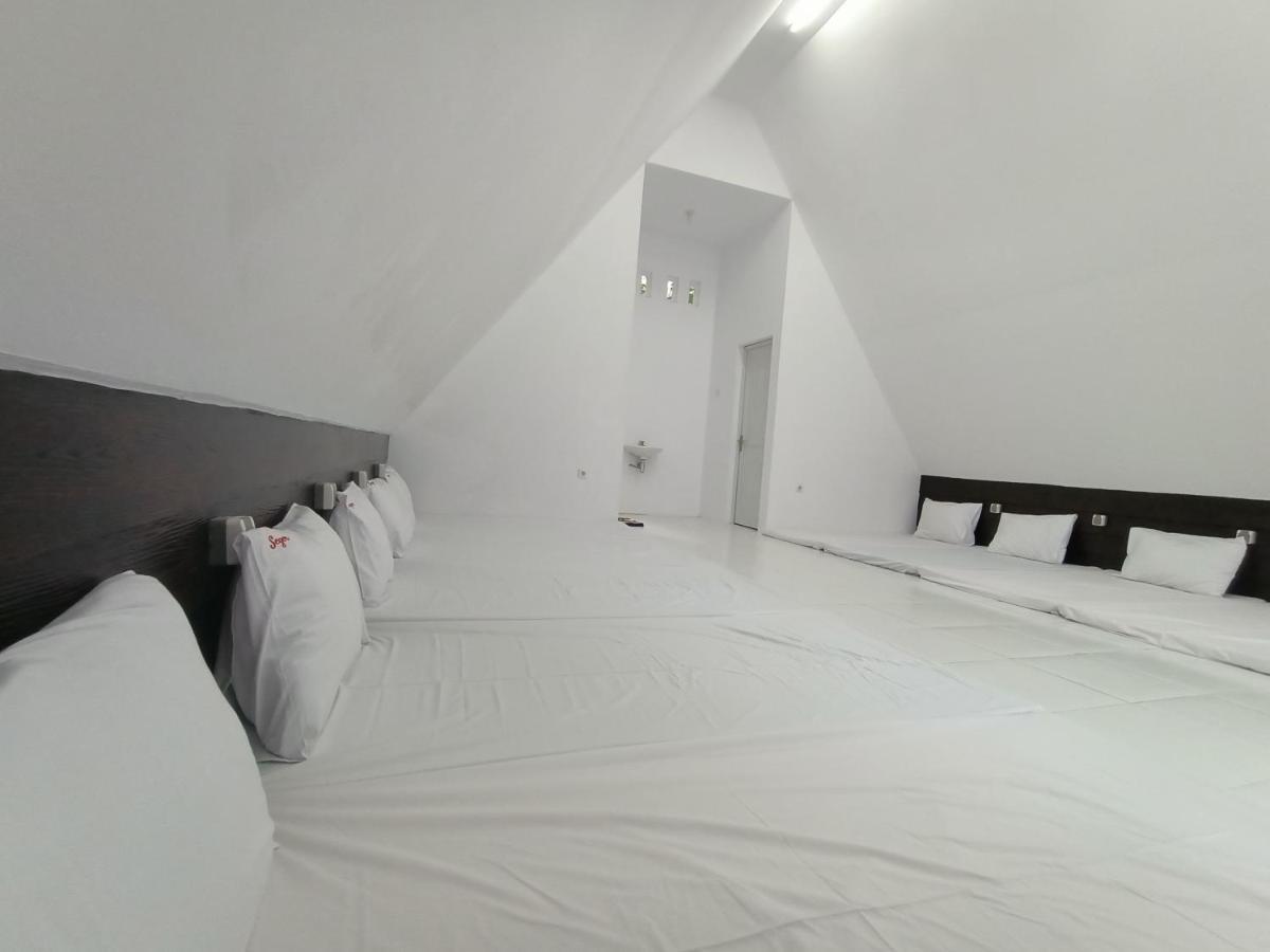 Seger Nusantara Hostel Kalisat Bagian luar foto