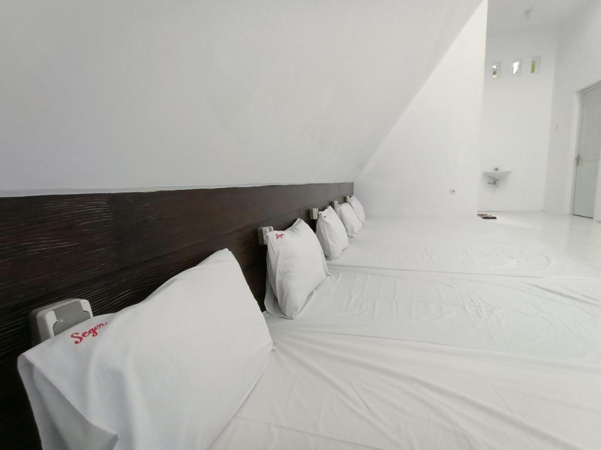 Seger Nusantara Hostel Kalisat Bagian luar foto