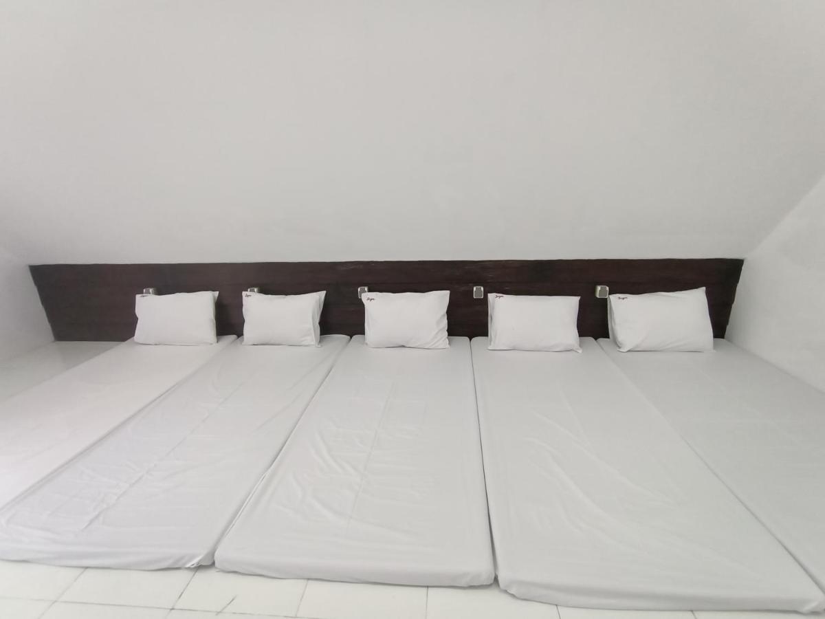 Seger Nusantara Hostel Kalisat Bagian luar foto