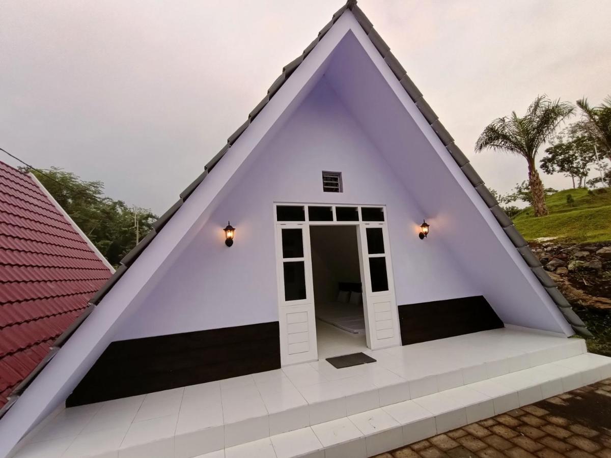 Seger Nusantara Hostel Kalisat Bagian luar foto