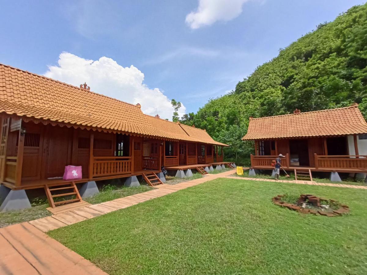 Seger Nusantara Hostel Kalisat Bagian luar foto