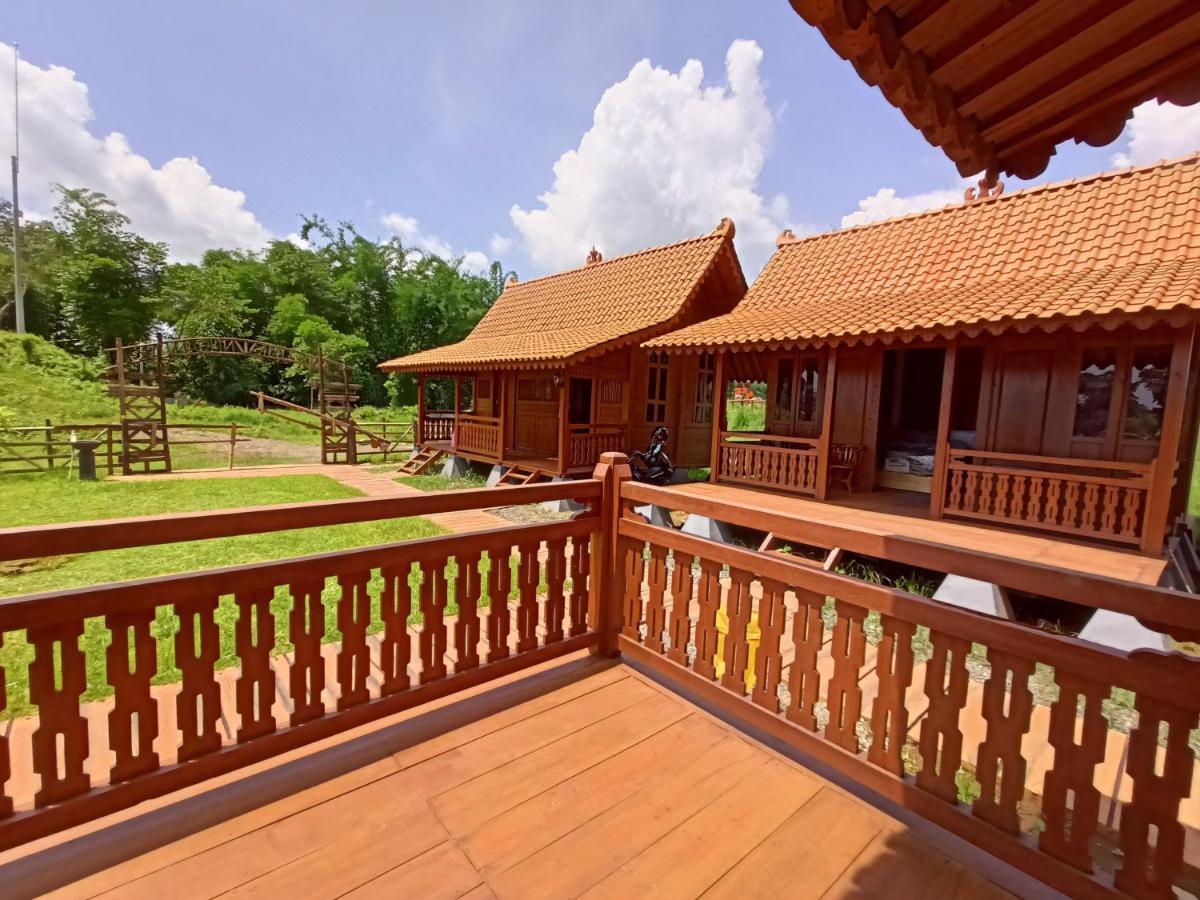 Seger Nusantara Hostel Kalisat Bagian luar foto