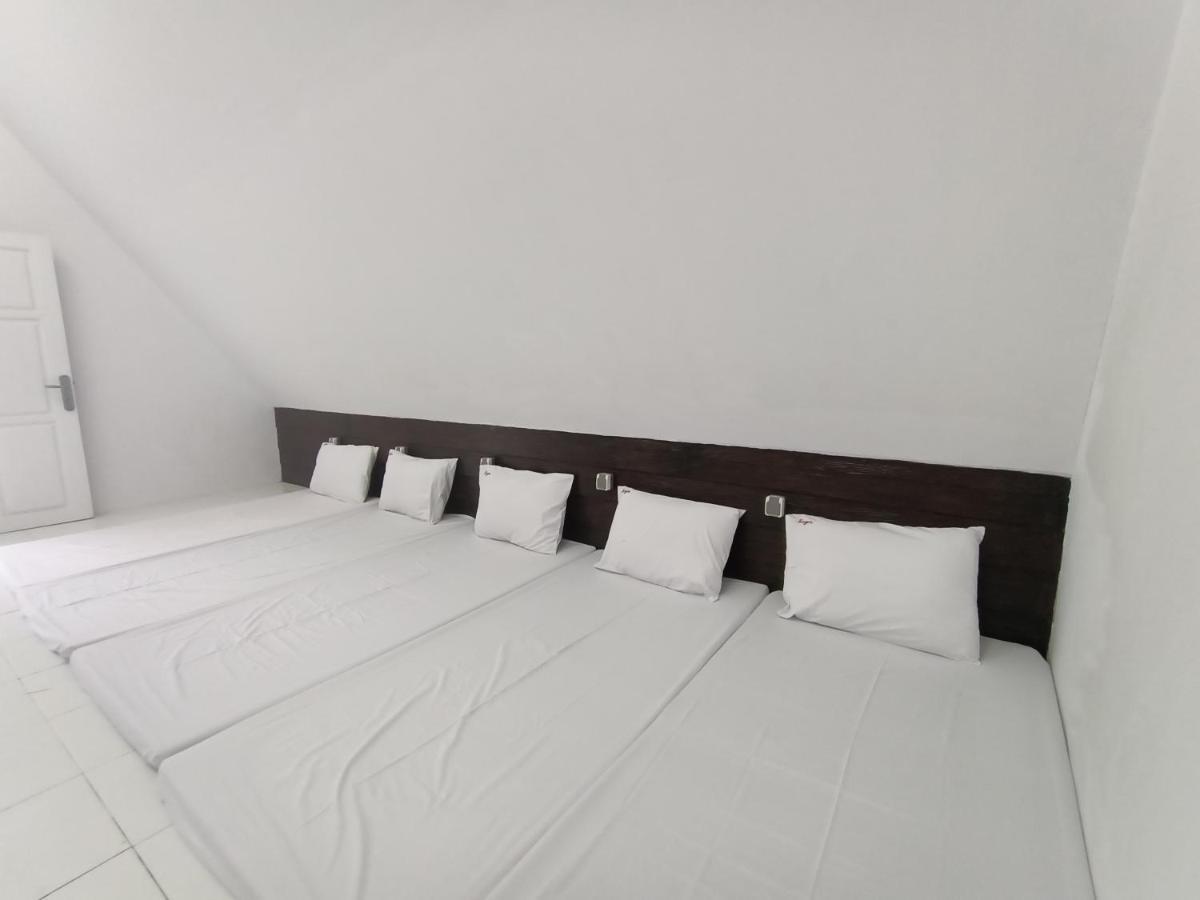 Seger Nusantara Hostel Kalisat Bagian luar foto