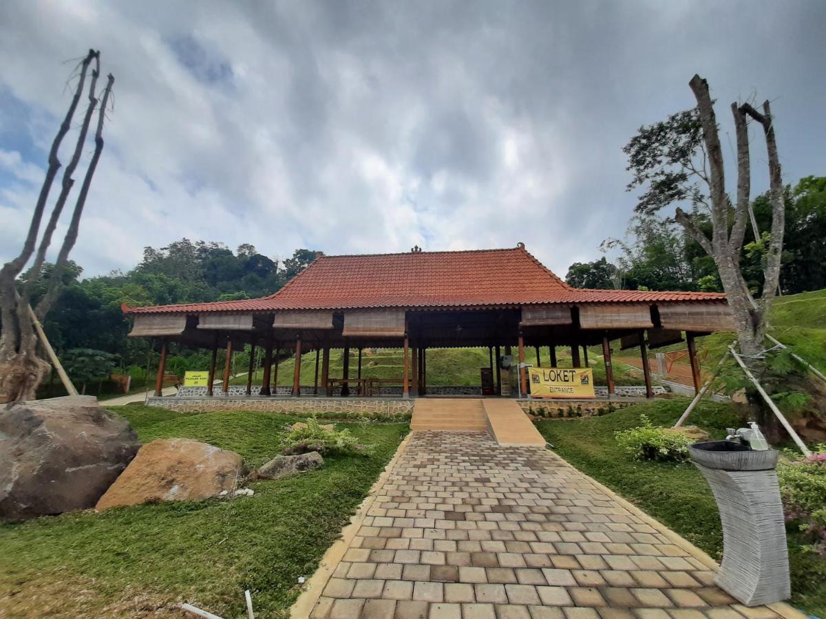 Seger Nusantara Hostel Kalisat Bagian luar foto