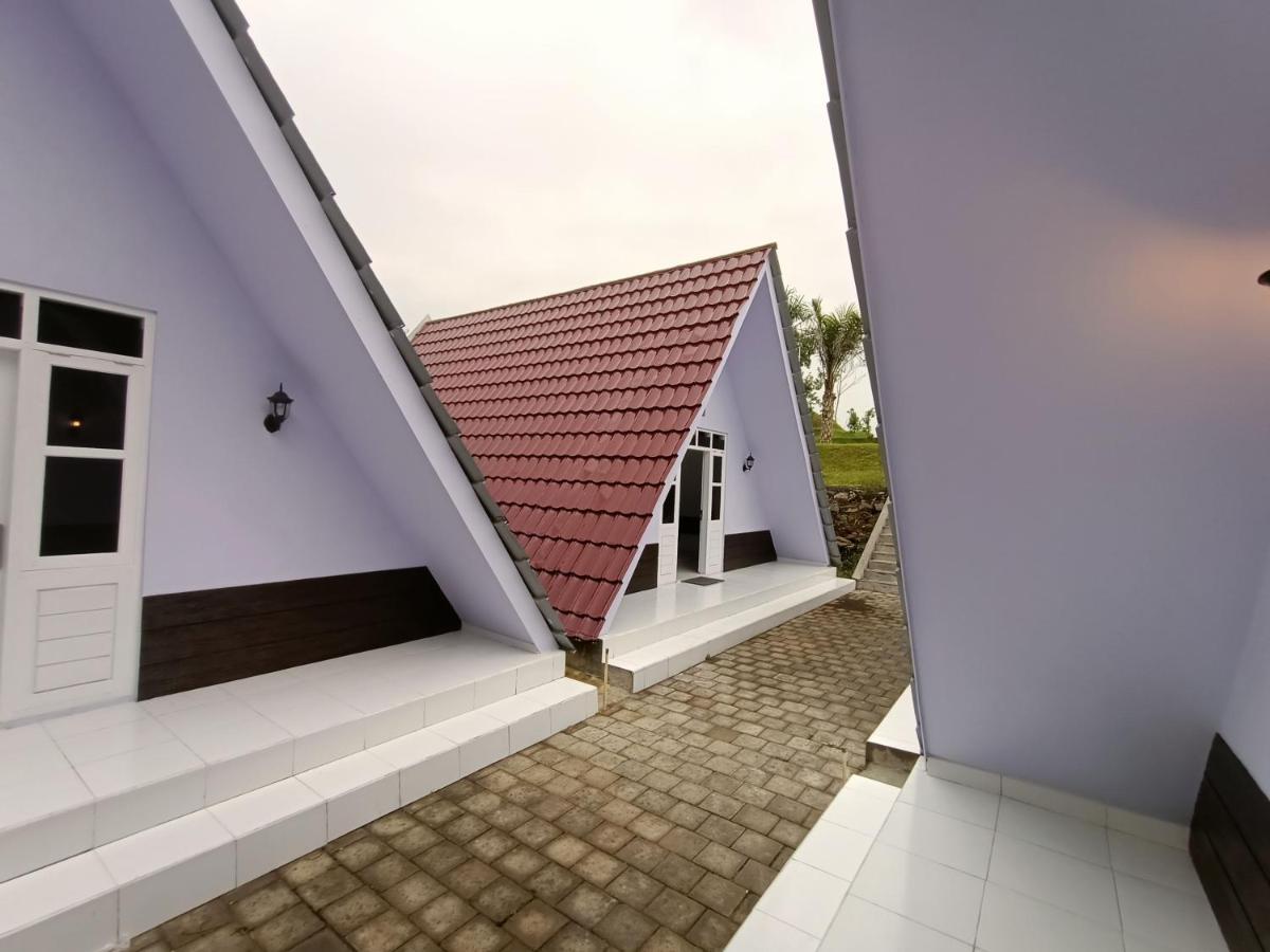 Seger Nusantara Hostel Kalisat Bagian luar foto