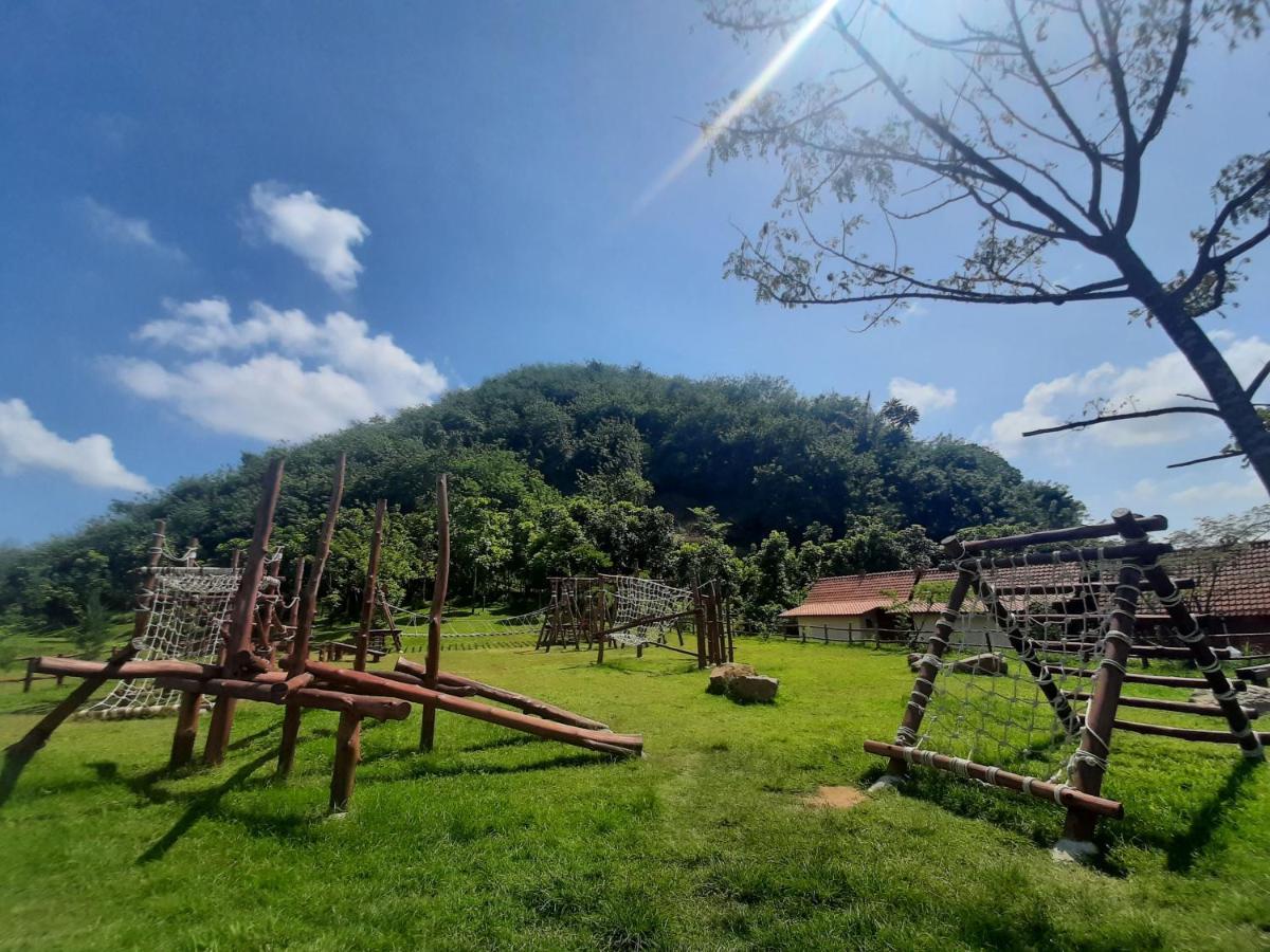 Seger Nusantara Hostel Kalisat Bagian luar foto