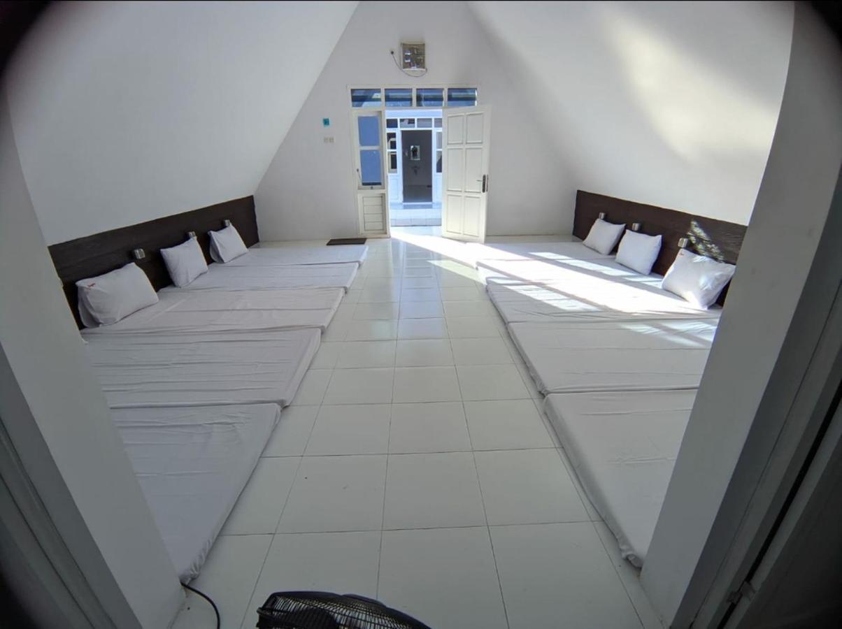 Seger Nusantara Hostel Kalisat Bagian luar foto