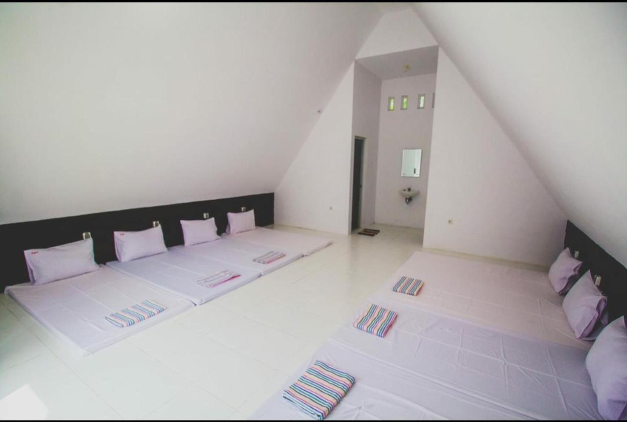 Seger Nusantara Hostel Kalisat Bagian luar foto